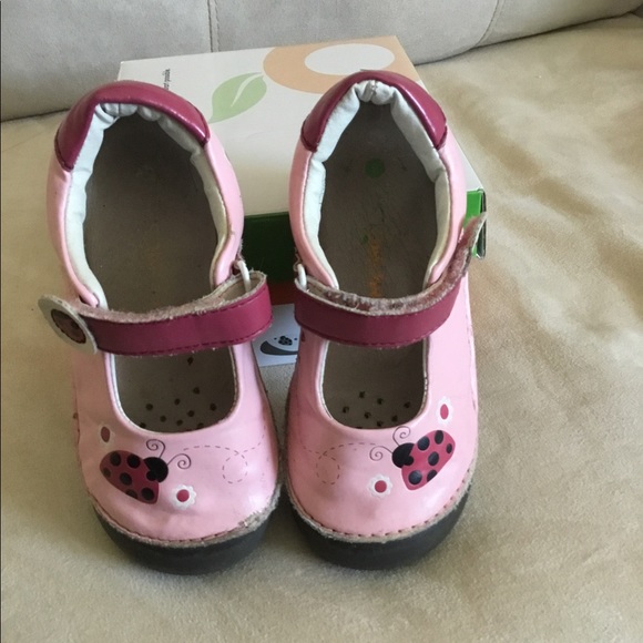Little girl shoes size 8 - Picture 3 of 5